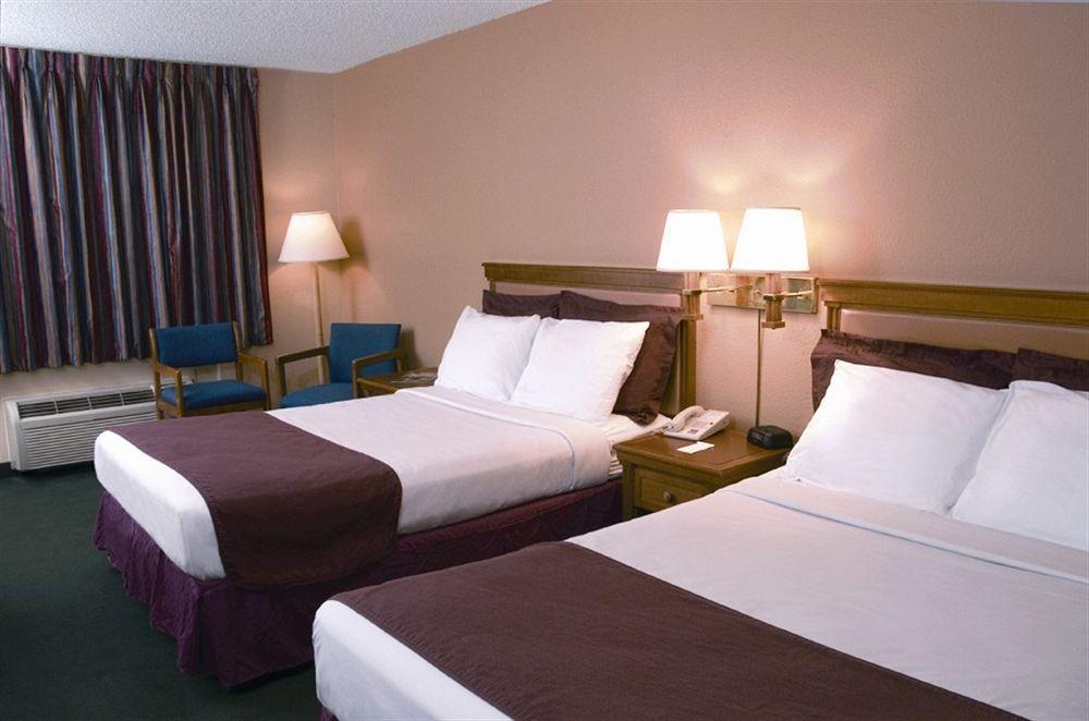 American Eagle Inn & Suites Бренсон Номер фото